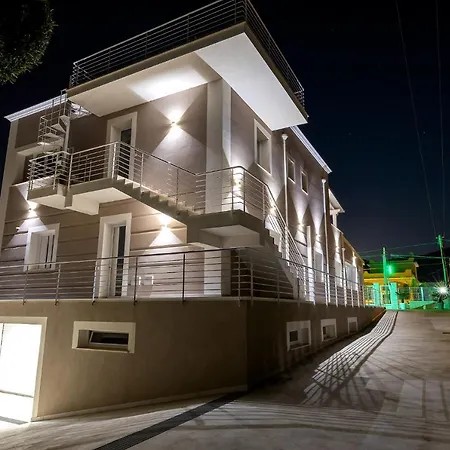 Konukevi Le Palme 4*